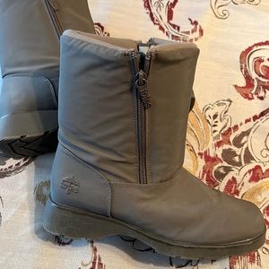 TOTES size 7 womens weatherproof Boots. Double zipper, barely worn !